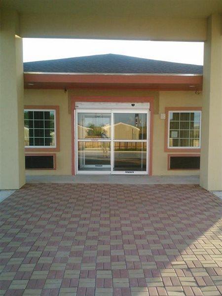 Rodeway Inn Dilley Exterior photo