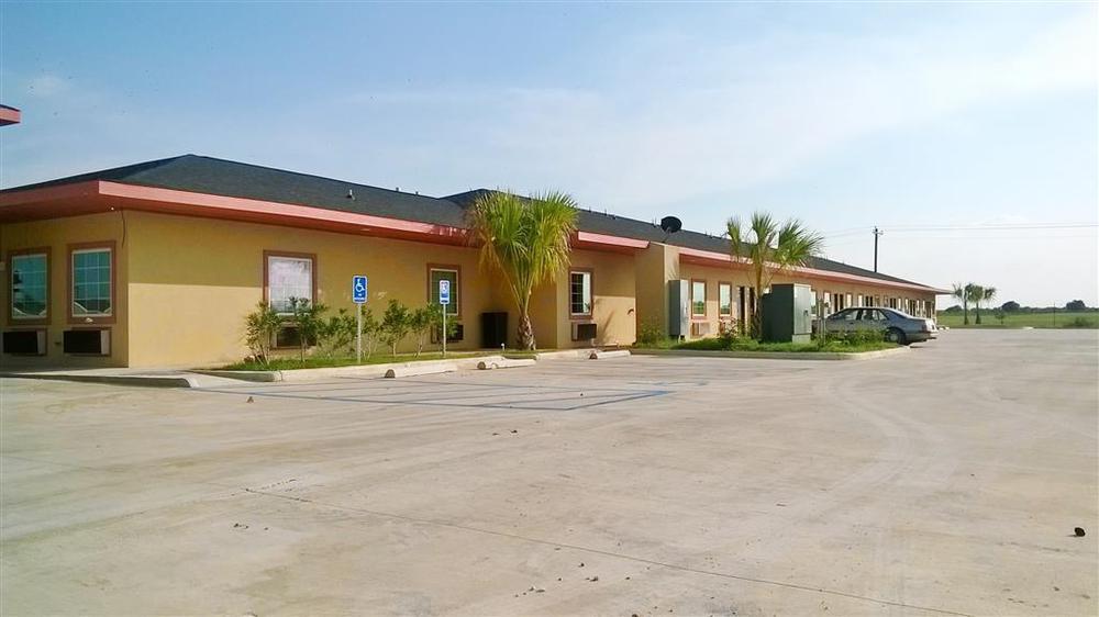Rodeway Inn Dilley Exterior photo